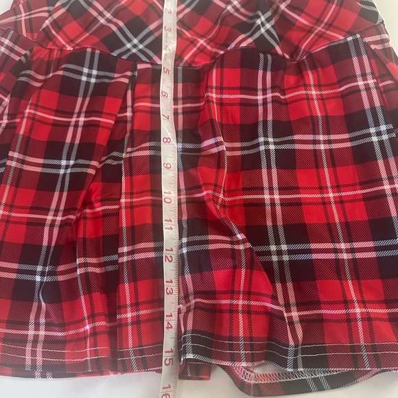 Red and Black Pleated Skater Mini Skirt - Picture 3 of 4